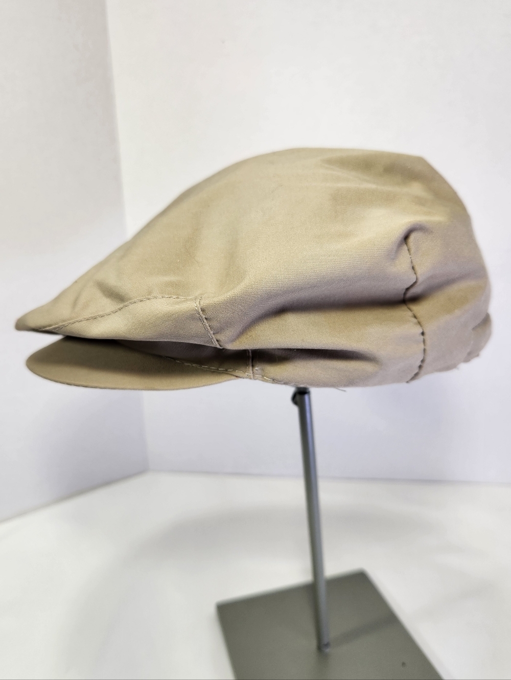 Chromatics Newsboy Cap Men's Beige Lined Classic Style Size Medium With Snap